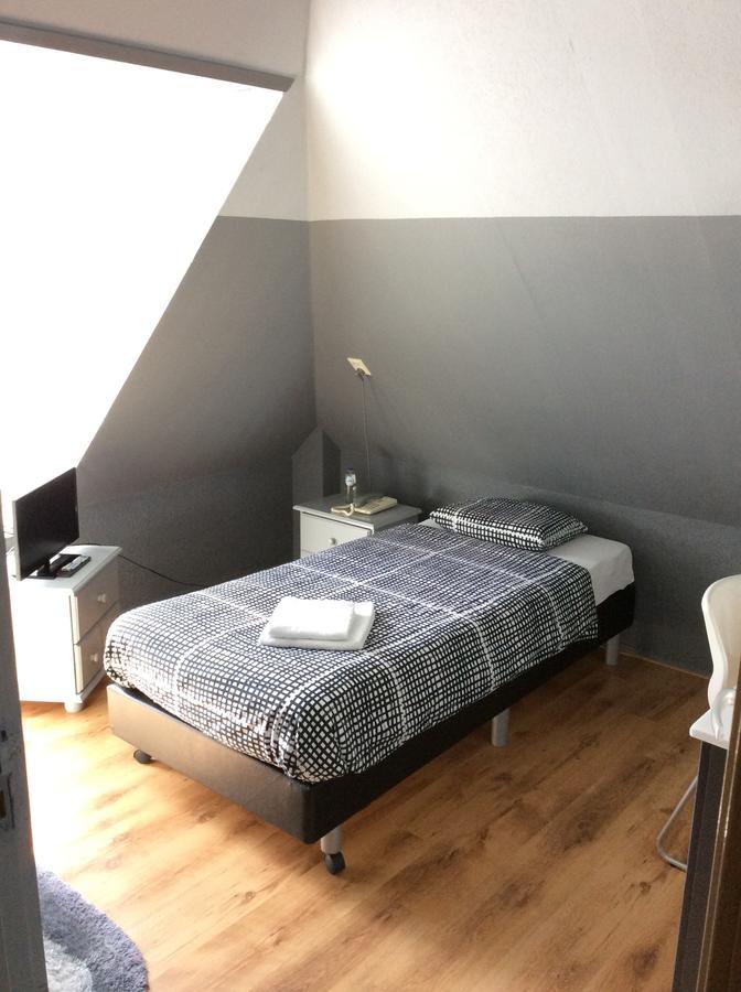 Hotel Den Berg Geertruidenberg Esterno foto